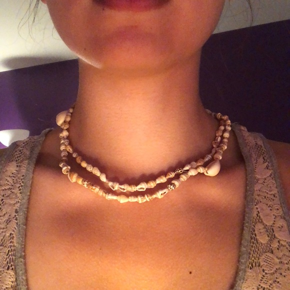 Shell Necklace - Picture 4 of 5
